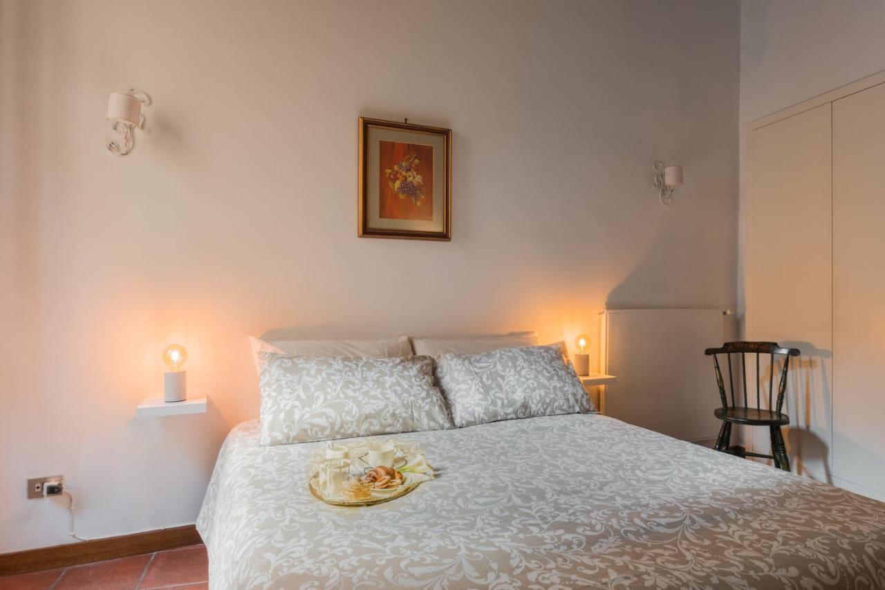 Apartment Secret Coronari Rome