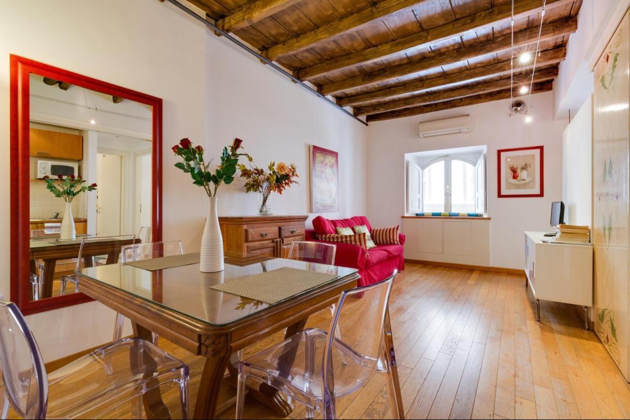 Piazza Barberini Apartment *