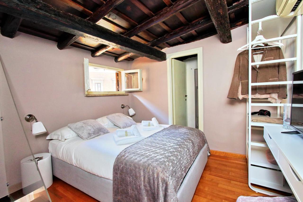Rent In Trevi Fountain * Rome