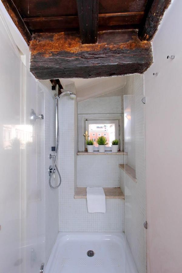 Rent In Trevi Fountain Rome