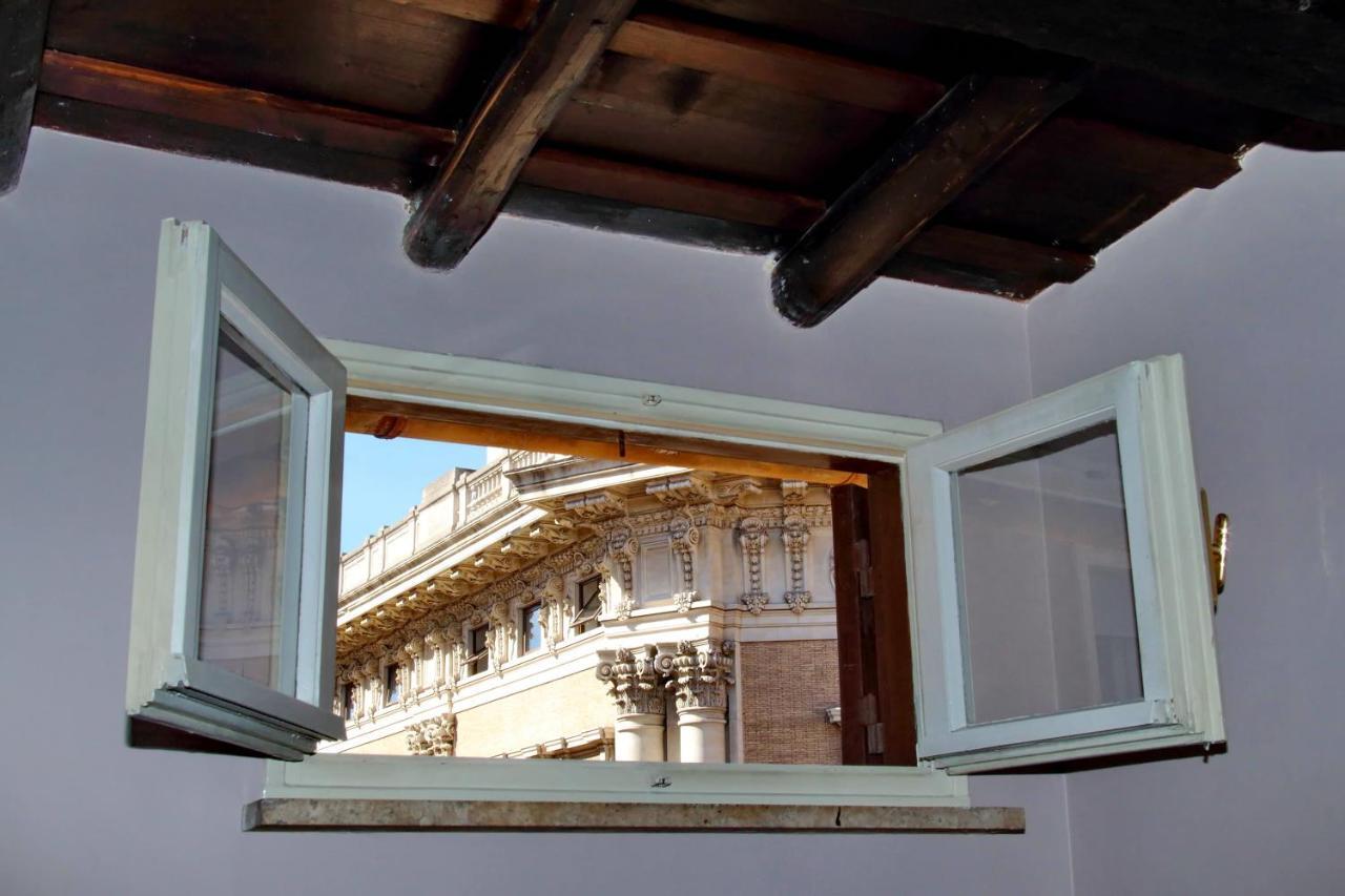 Rent In Trevi Fountain Apartment