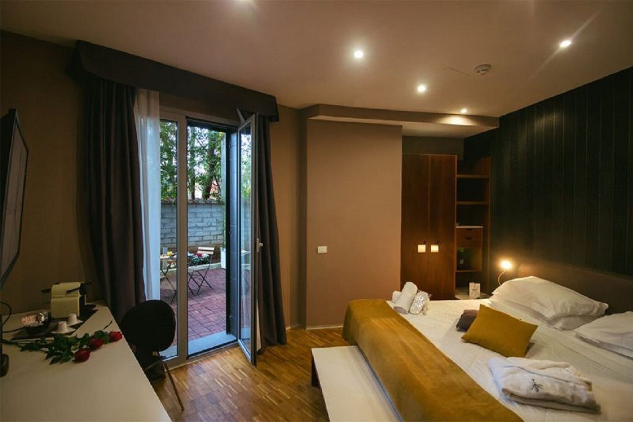 Black Hotel Rome