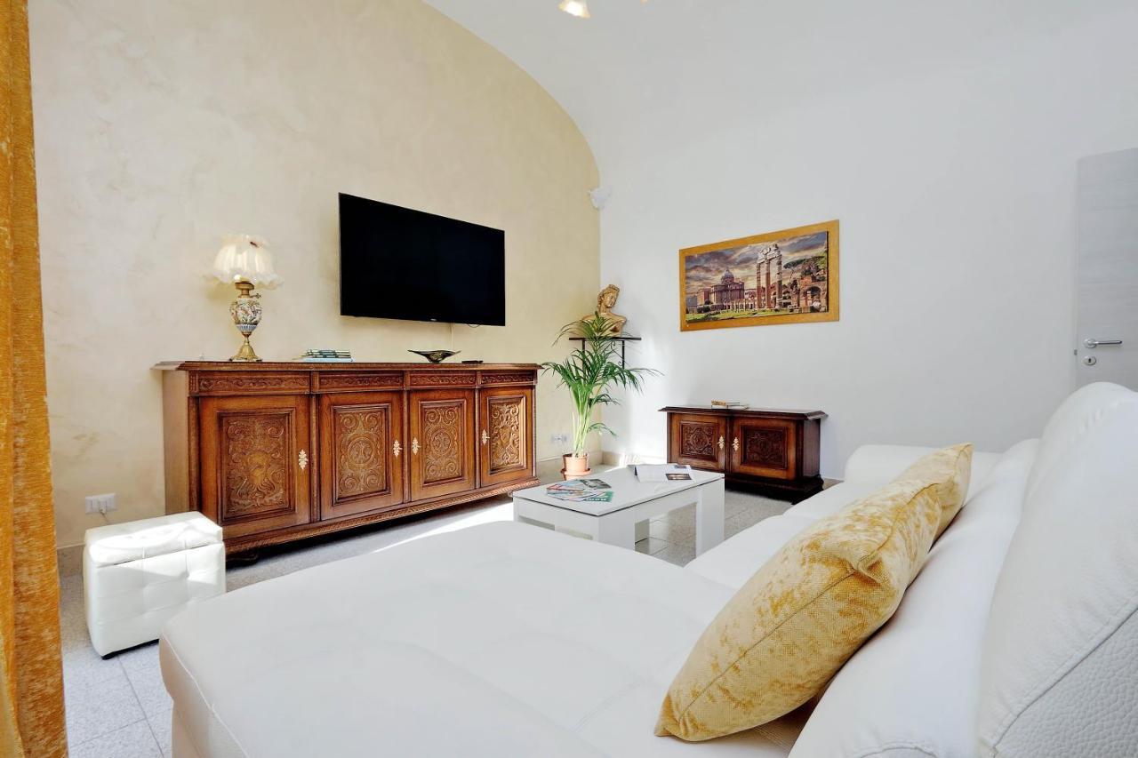 Gemma Domus * Rome