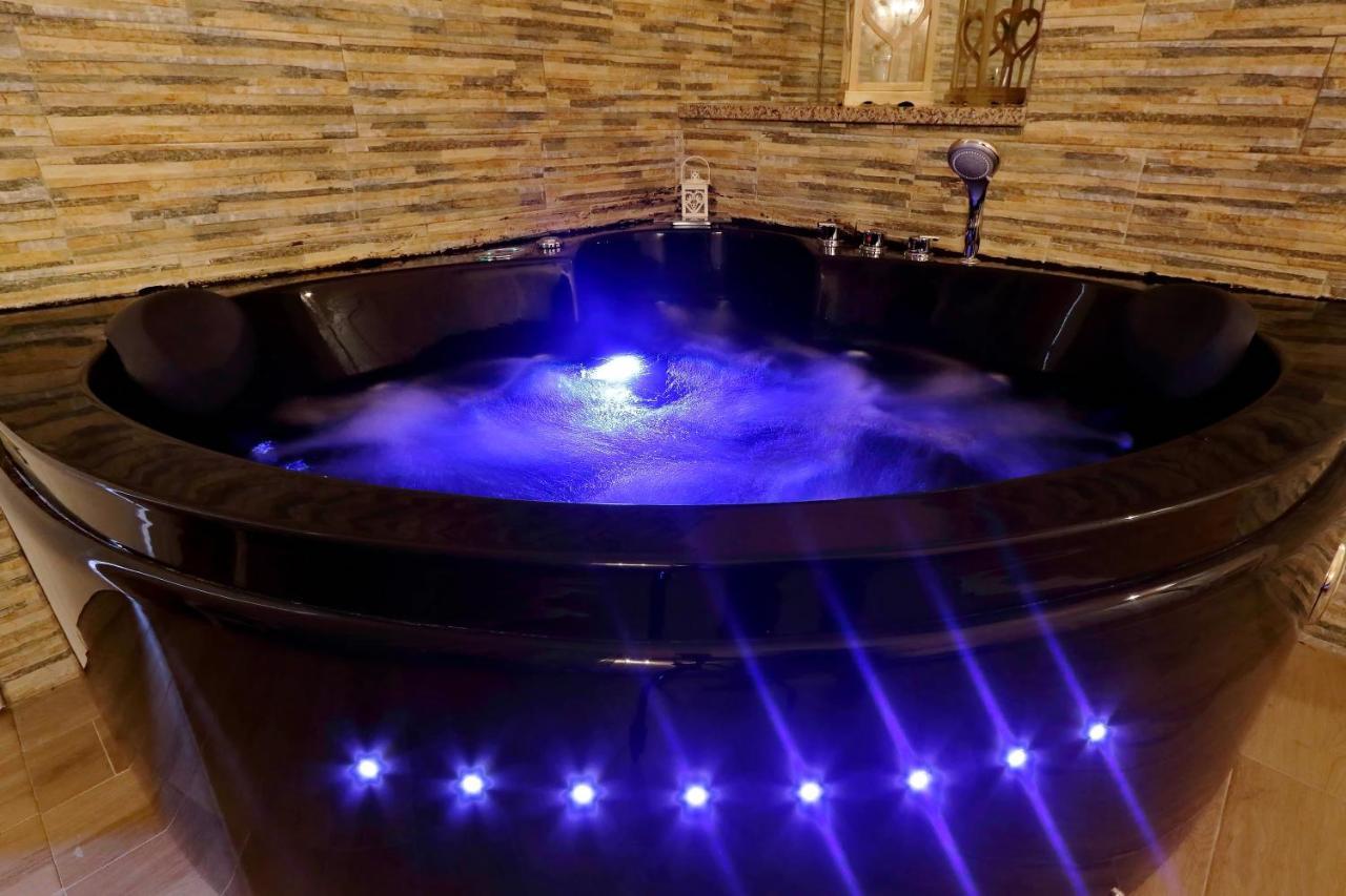 Deluxe And Chilling Jacuzzi