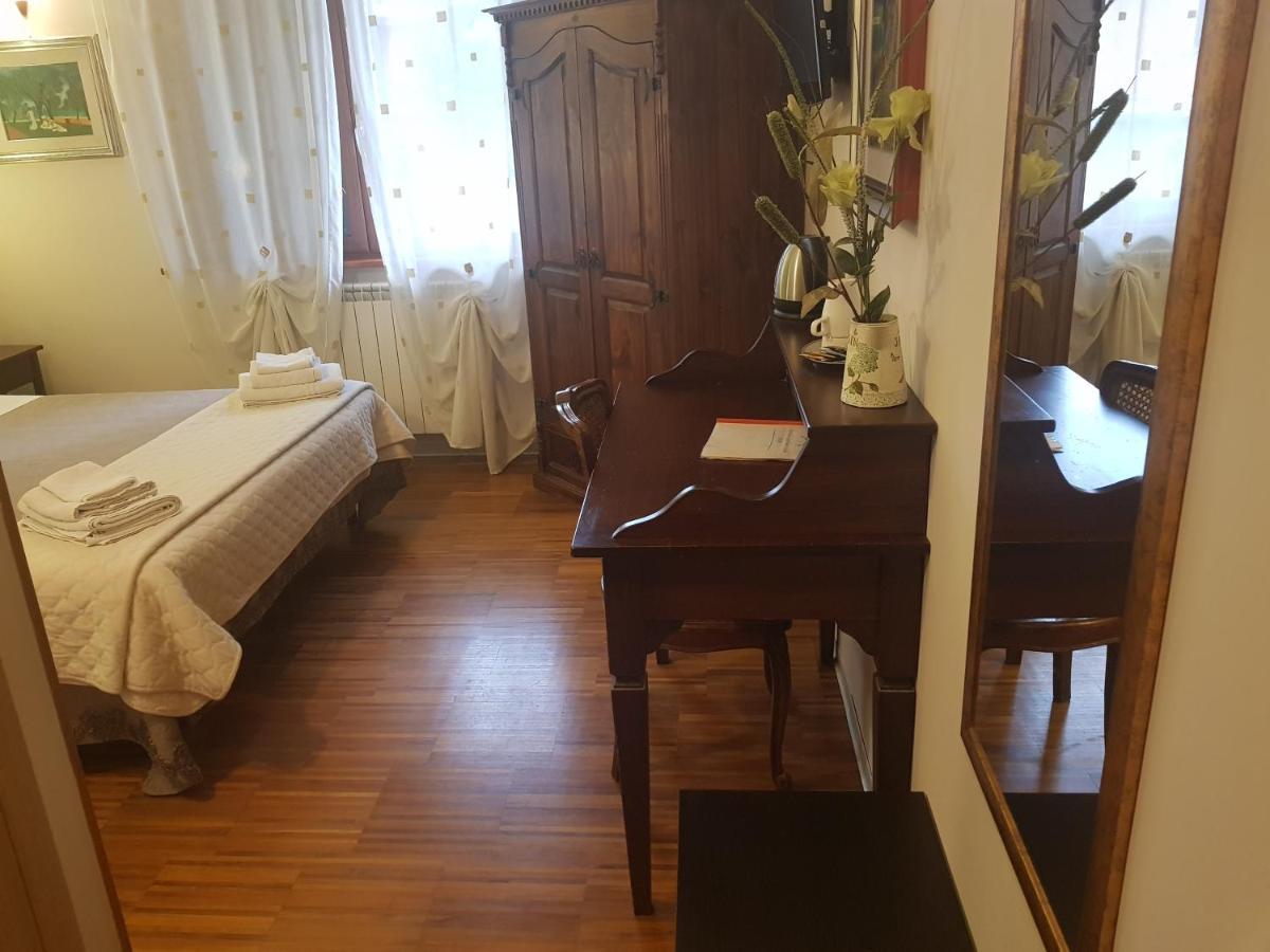 Aurelia Garden Gold Bed & Breakfast