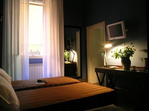 Degli Antiquari 2* Rome