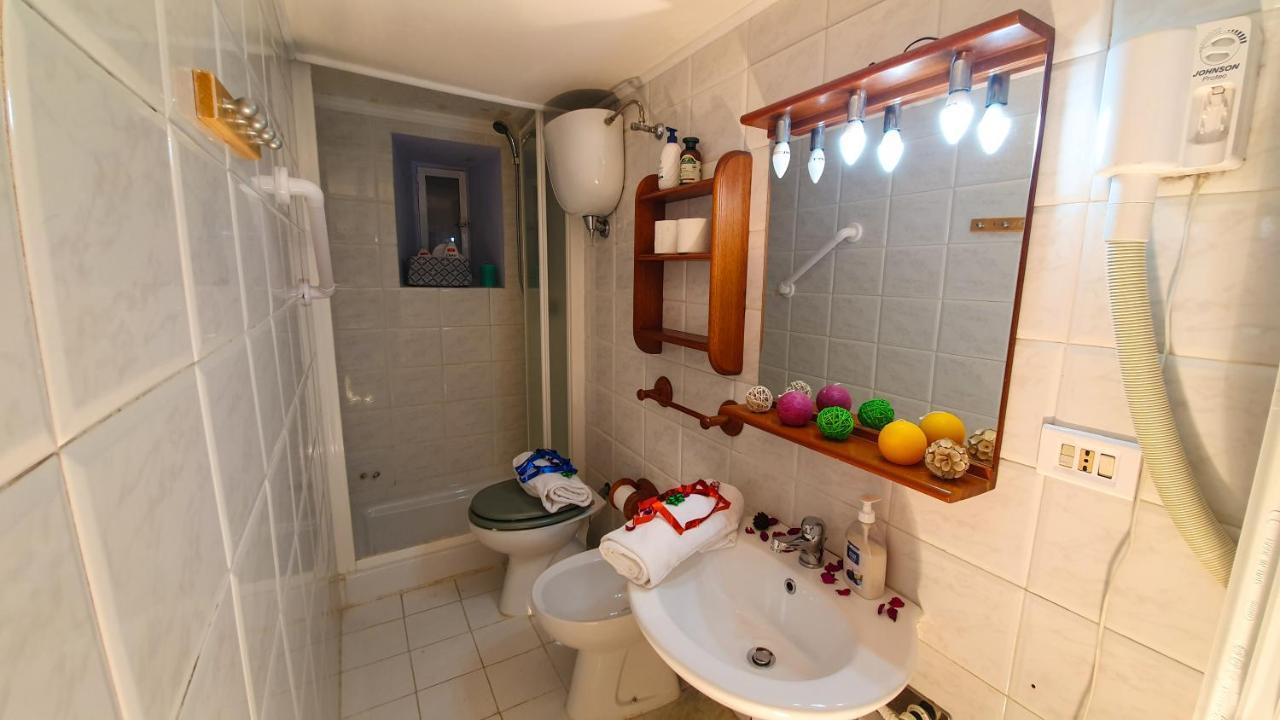 Guest house La Casa Verde Roma - Free Secure Parking If You Book 3 Nights *