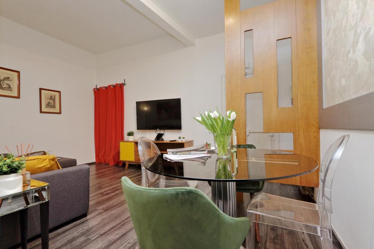 Urbana Apartment