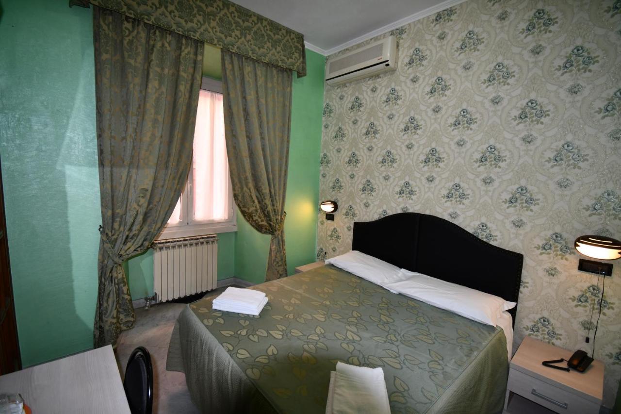 Hotel Ferrarese Rome