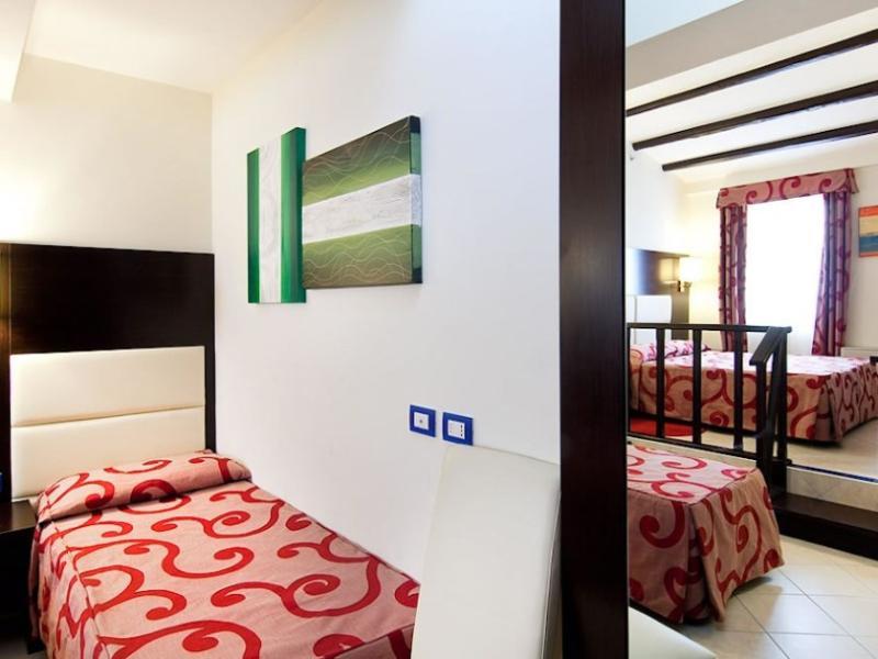 Anglo Americano 4*