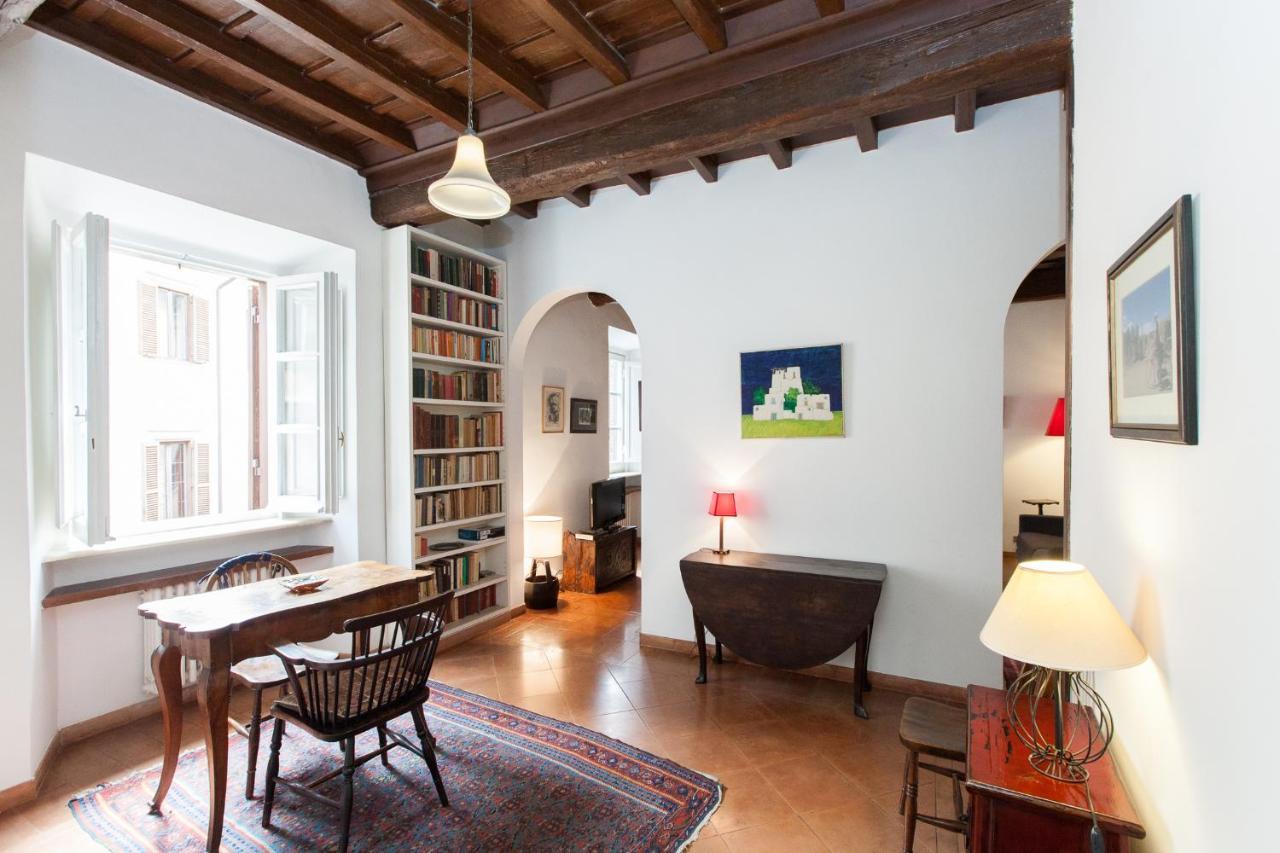Libri Flat Rome
