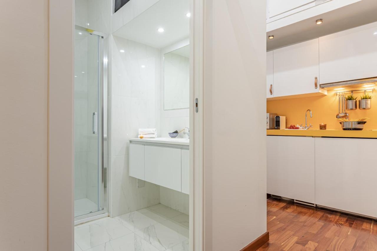 Apartment Design Trevi Fountain *
