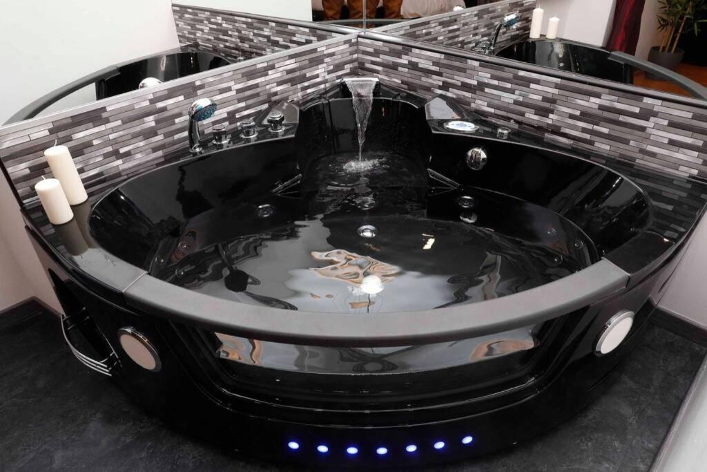 Black Enchanting Jacuzzi Trastevere - Collection Appartement