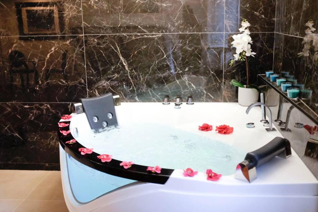 Pantheon Amazing Jacuzzi - Collection Apartment *