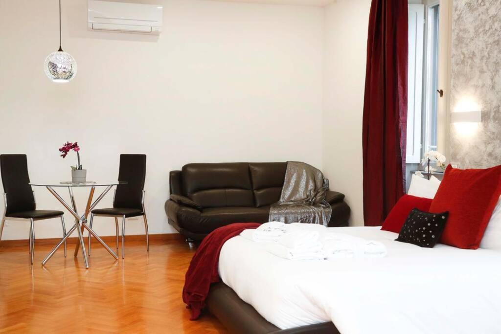 Black Enchanting Jacuzzi Trastevere - Collection * Rome