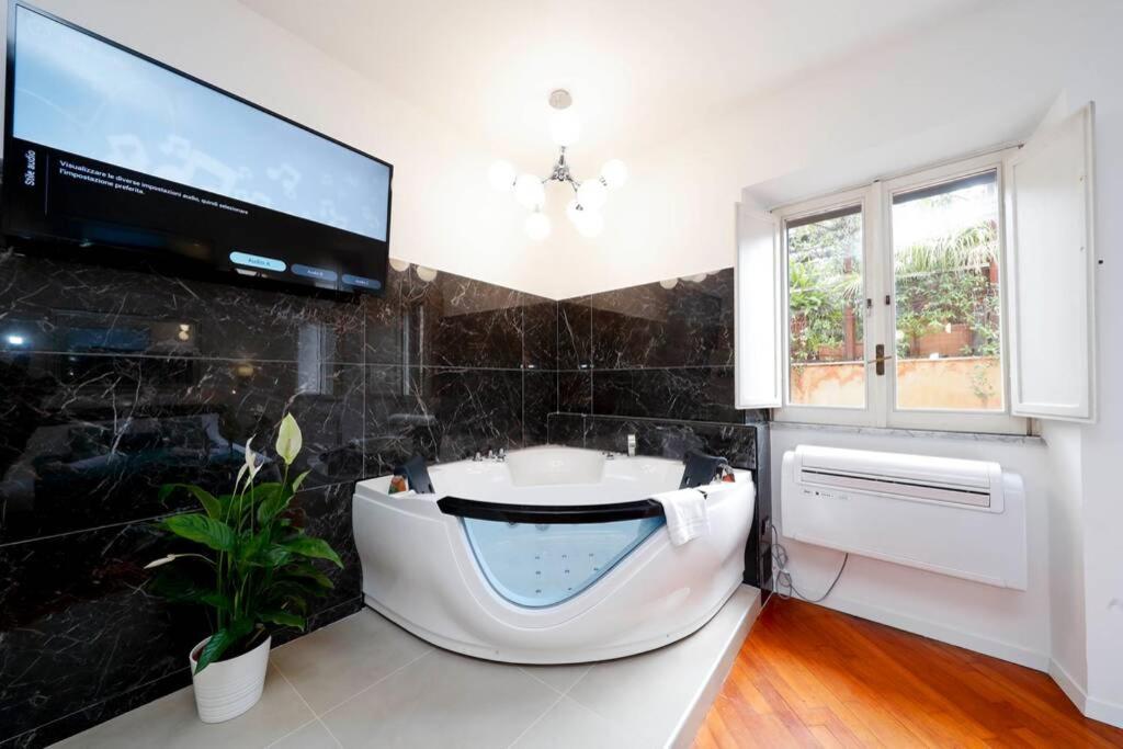 Pantheon Amazing Jacuzzi - Collection *