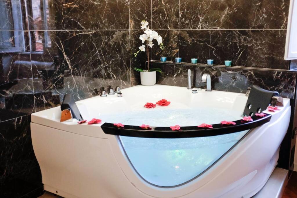 Pantheon Amazing Jacuzzi - Collection *