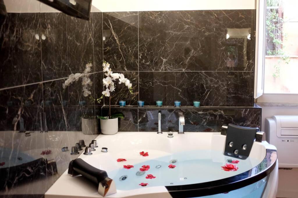 Pantheon Amazing Jacuzzi - Collection *