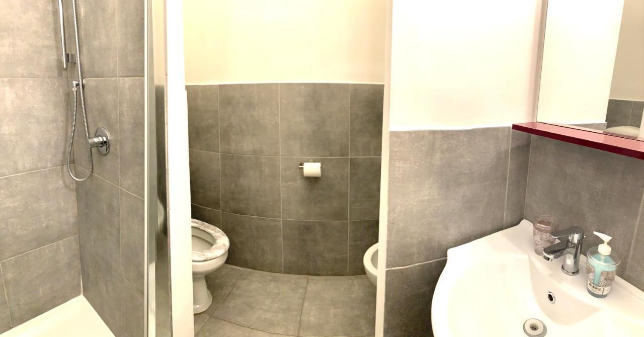 Interno 4 *