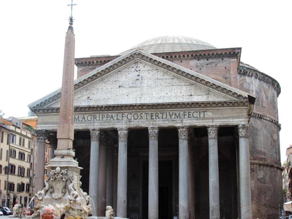 Boutique Pantheon Rome