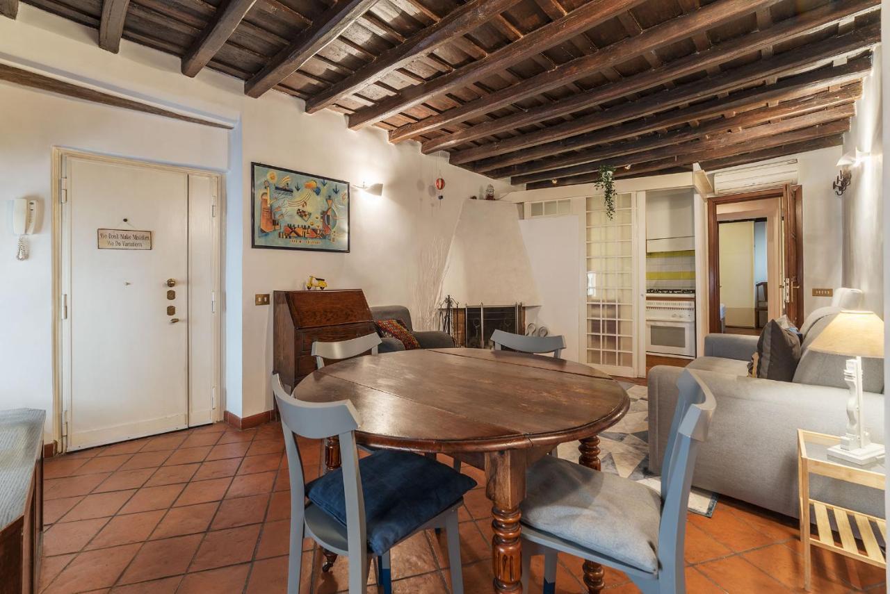 Stylish Flat Domus Aurea