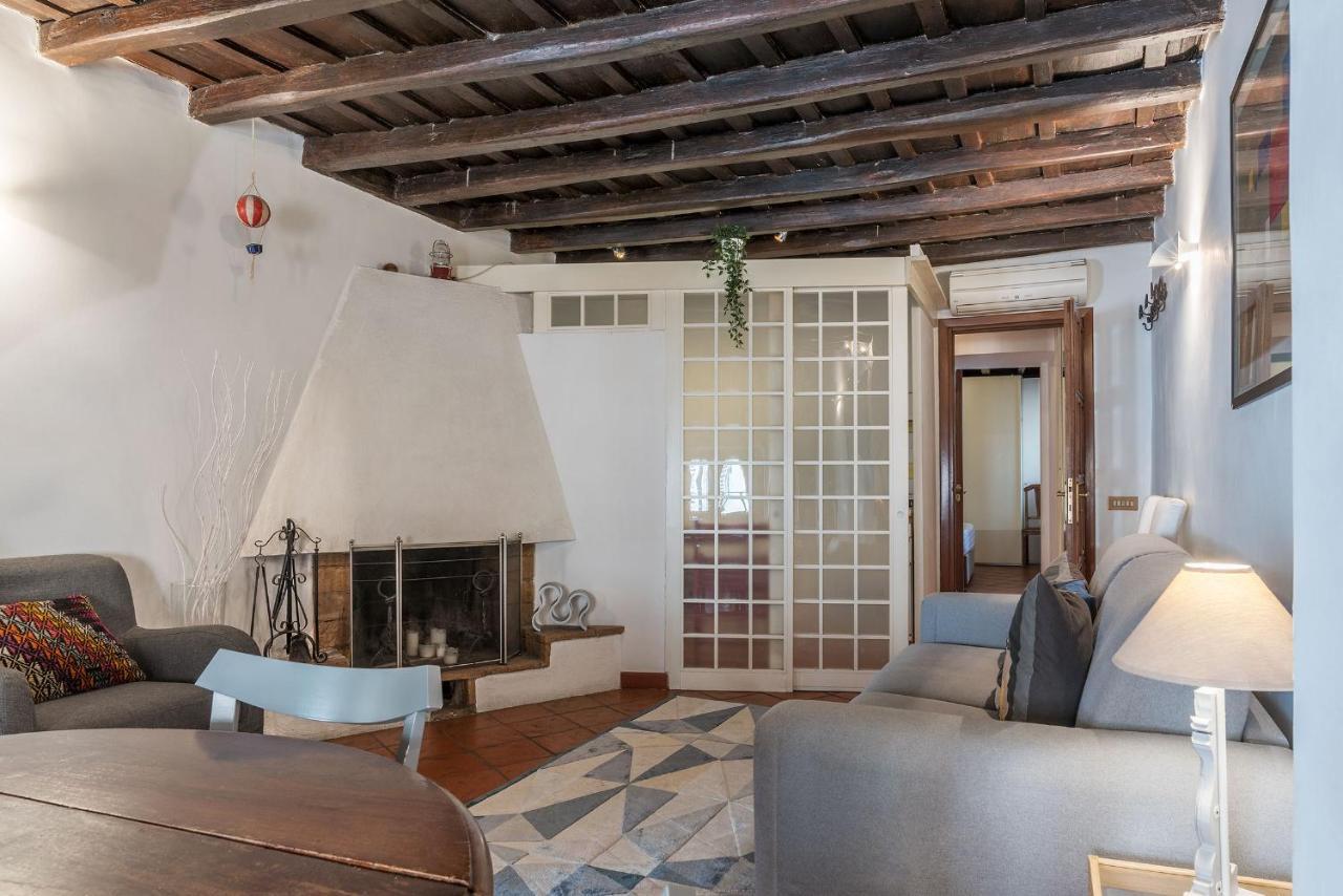 Stylish Flat Domus Aurea