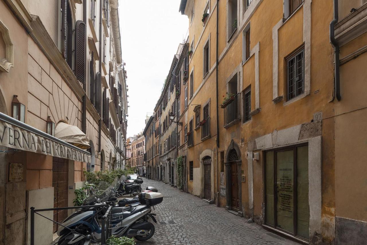 Stylish Flat Domus Aurea *