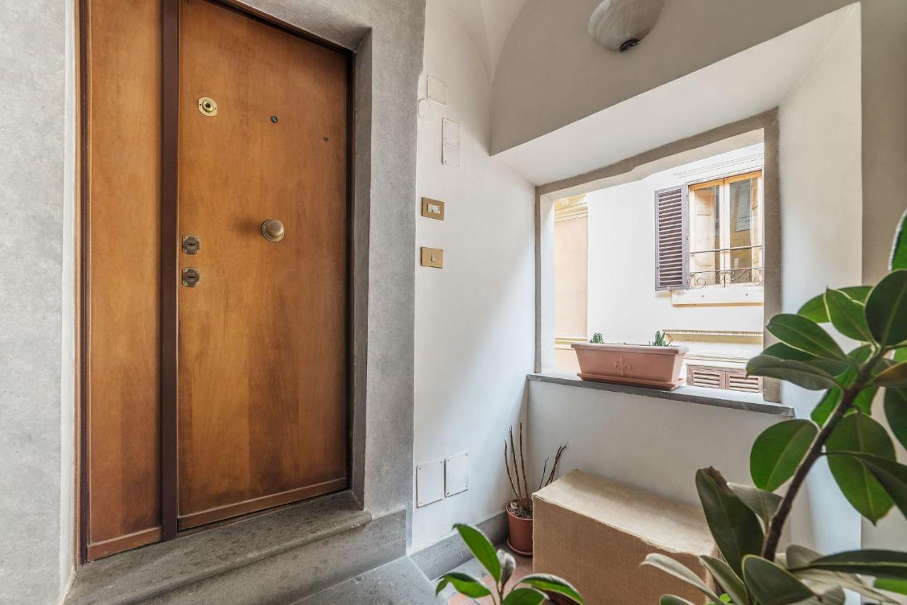 Stylish Flat Domus Aurea *