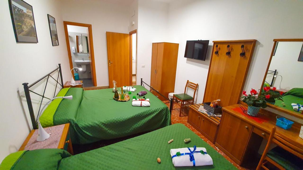 La Casa Verde Roma - Free Secure Parking If You Book 3 Nights Guest house