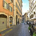 Elegant & Cozy Apartment In The Heart Of Rome