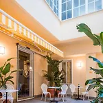 Tree Charme Pantheon Hotel