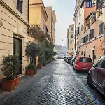 Flatinrome Trastevere Deluxe Rooms - Green Patio