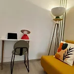 Tandem Apartment - Metro A