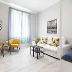 Hostly-The Happya Lodge-By San Giovanni Laterano