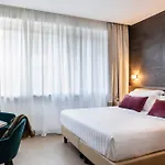 Adoro Hotel
