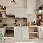 Tandem Apartment - Metro A