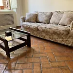 Borgo In Elegante Appartamento