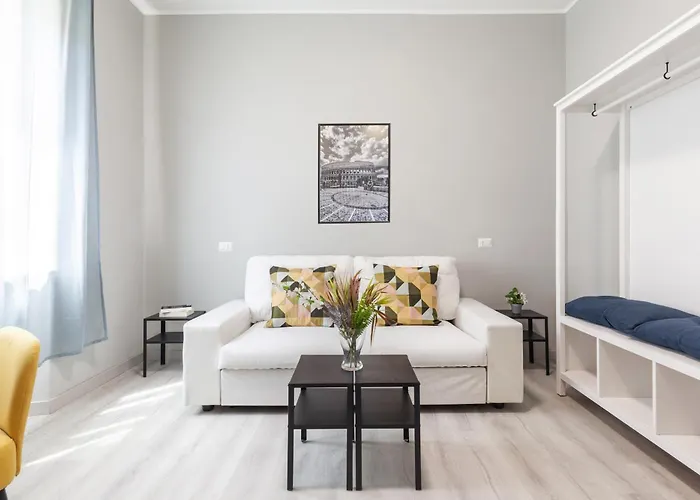 Hostly-The Happya Lodge-By San Giovanni Laterano