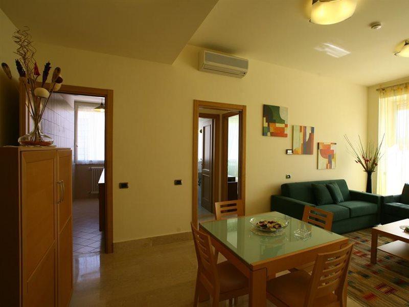 Lux Aparthotel 2*