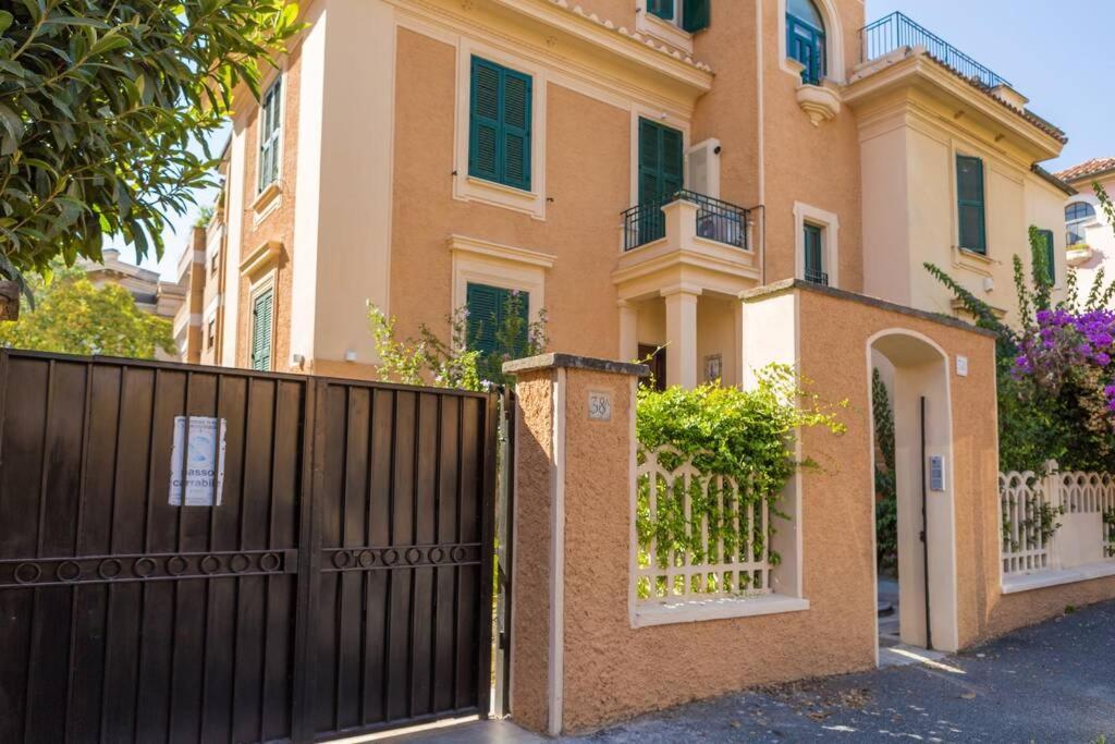 Appartamento Romantica With Balcony Near San Giovanni
