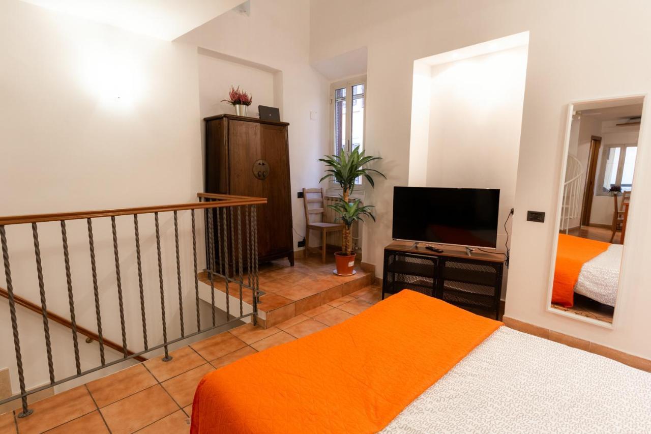 Apartment Trastevere Four Seasons Trilussa 1 *