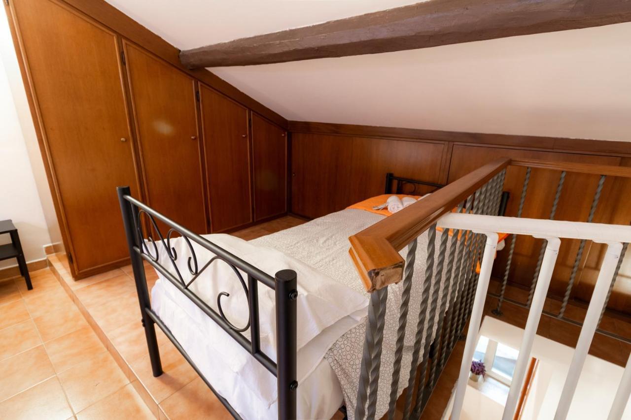 Apartment Trastevere Four Seasons Trilussa 1 *