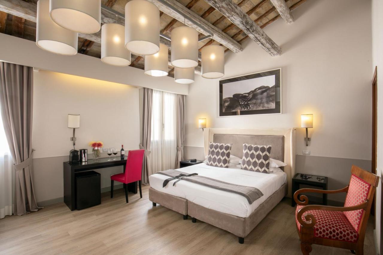 Condotti Palace 4*