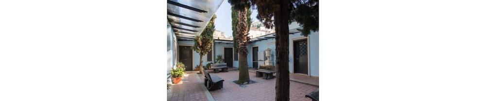 Lodi Aparthotel 3*