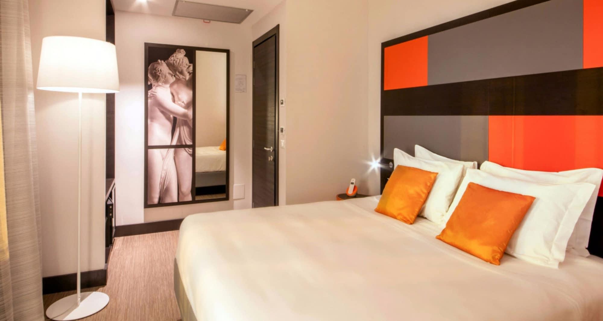 Cosmopolita Rome, Tapestry Collection By Hilton