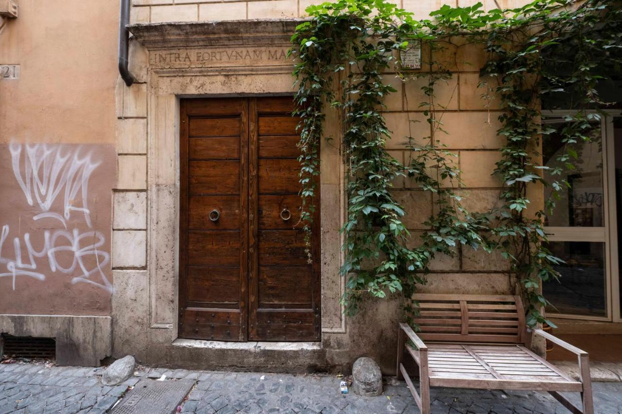 Delle Grotte - Campo De’ Fiori * Roma