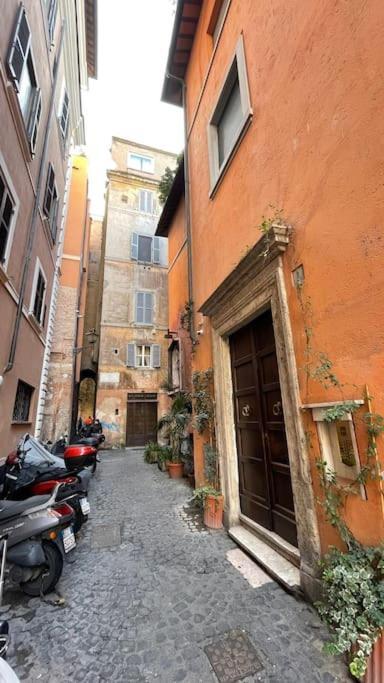 Vicolo San Trifone By Hili Rome