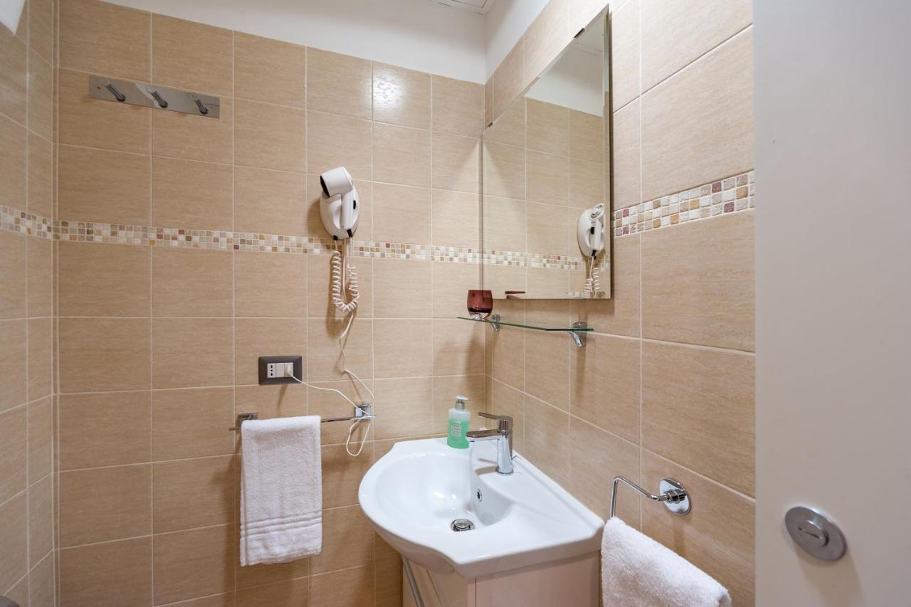 Monticello Via Cavour Guest house 3*