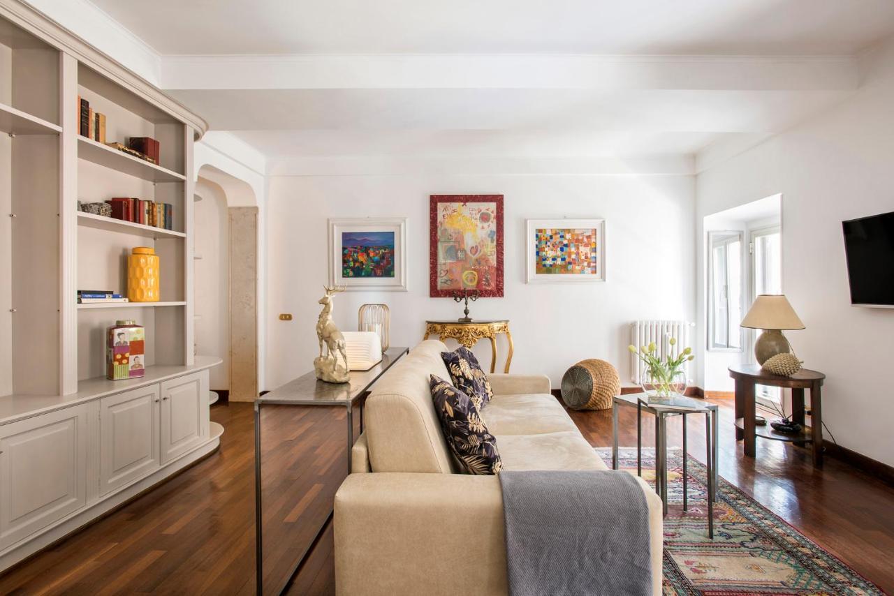 Apartment Pantheon View Experience