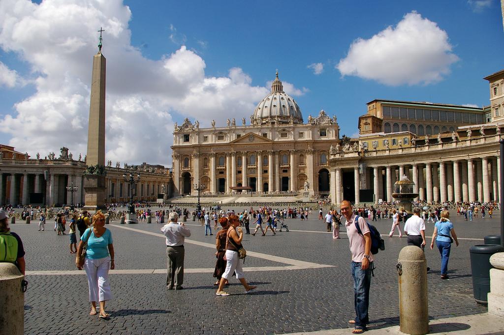 Vatican Heart Couette-café
